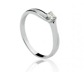 Anel Solitário 4 garras ouro branco 18K com 1 Diamante de 15pts